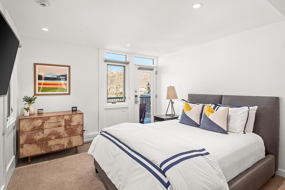 Fifth Avenue 303, Newly Remodeled, Light-Filled 3 Bdr Condo, Close To Ski Slopes Aspen Buitenkant foto